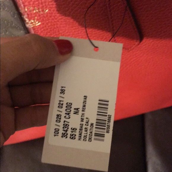 Authentic Gucci red fashion tote - Picture 3 of 4