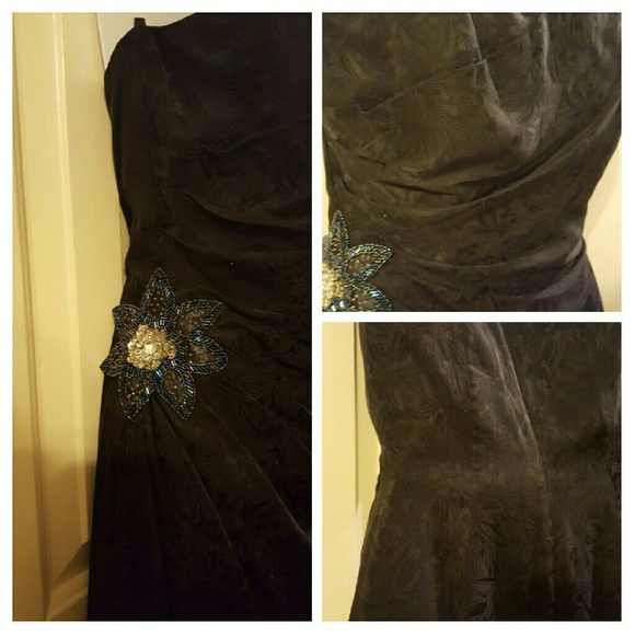 Strapless black dress with beadwork on side - Picture 3 of 4