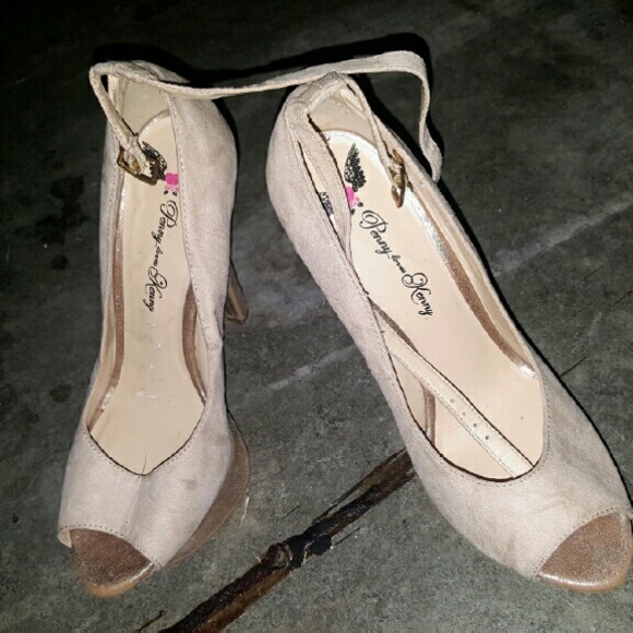 Beige heels