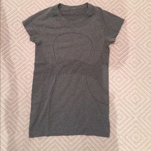 Gray lulu lemon tshirt