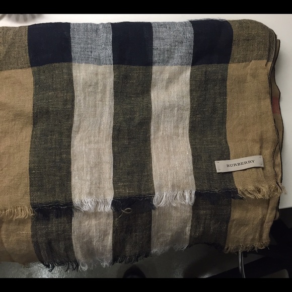 Beautiful Burberry linen scarf