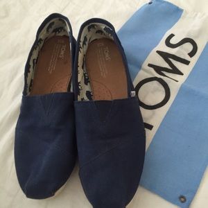 TOMS worn once. classic canvas with bag. Size 12