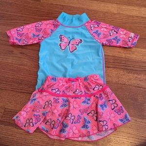 Little girl 2 piece rash guard set. Size 5