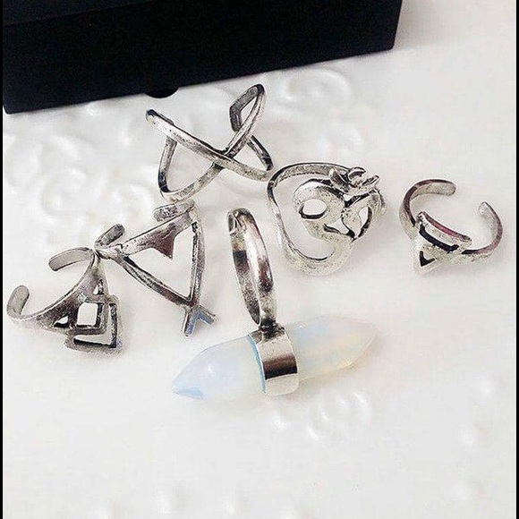 BOHO ENTIRE SET OF SIlver TONE RINGS W/Large stone - Picture 3 of 4