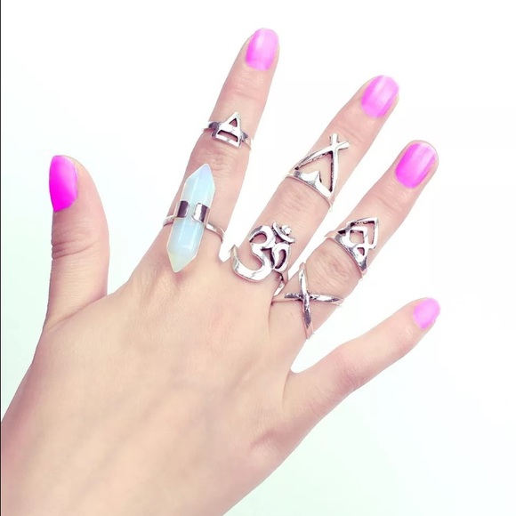 BOHO ENTIRE SET OF SIlver TONE RINGS W/Large stone - Picture 4 of 4