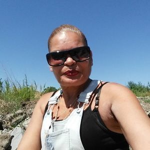 Meet your Posher, Nivia