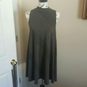 COMFY, GRAY, SLEEVELESS SWING DRESS!