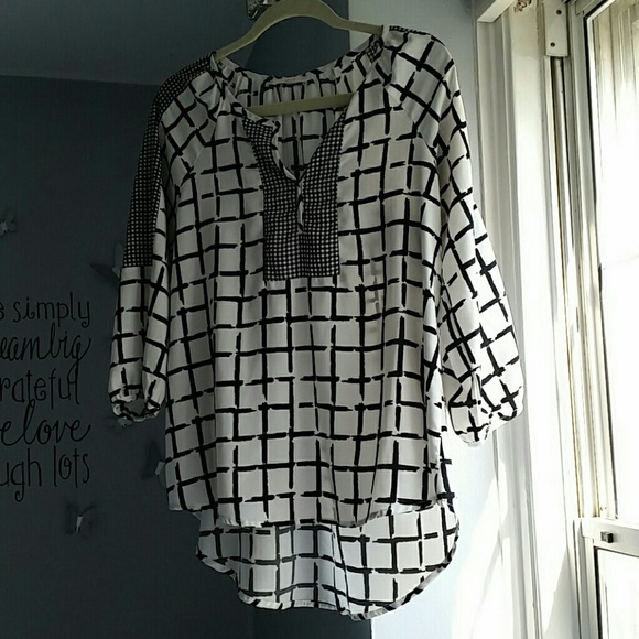 Le Lis Waller Split neck blouse