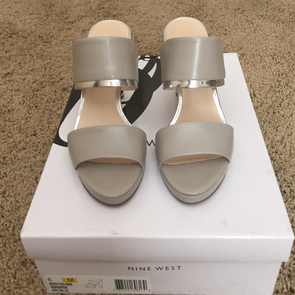 Nine West size 6 gray/silver chunky heel sandal
