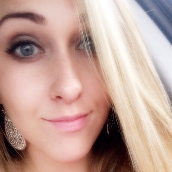 Meet your Posher, Emily - Picture 1 of 1