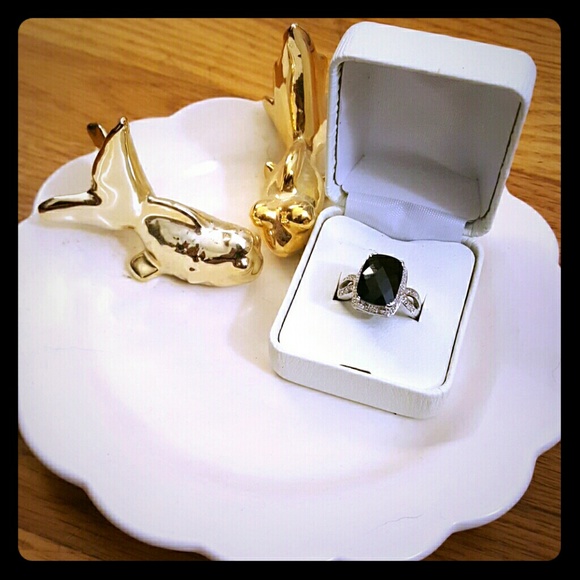 Jewelry - Black Jemstone Ring