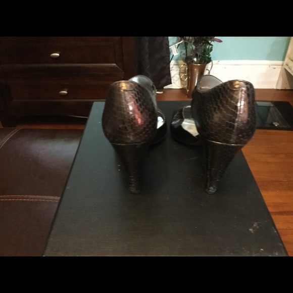 Kenneth Cole - Picture 2 of 3