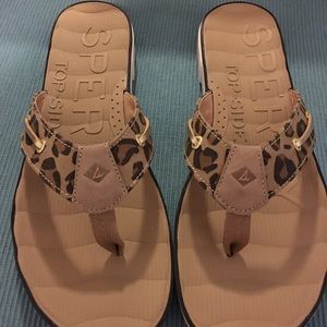 SPERRY THONG SANDAL SIZE 10