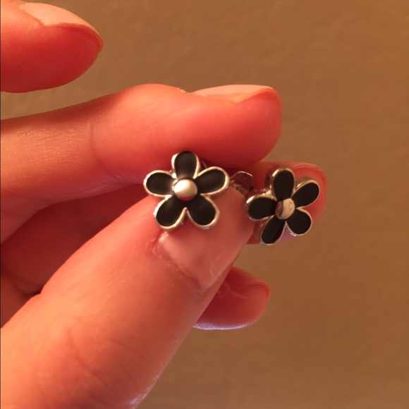 Marc by Marc Jacobs daisy earrings