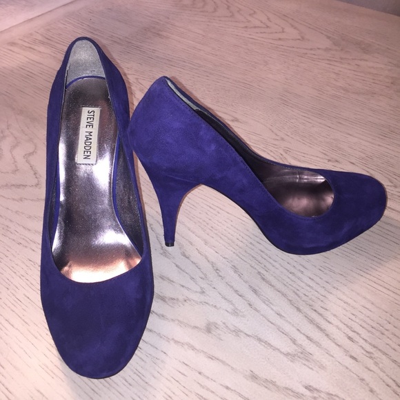 Blue suede Steve Madden pumps