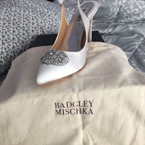 Wedding shoe heel 4.3 inch heel never worn