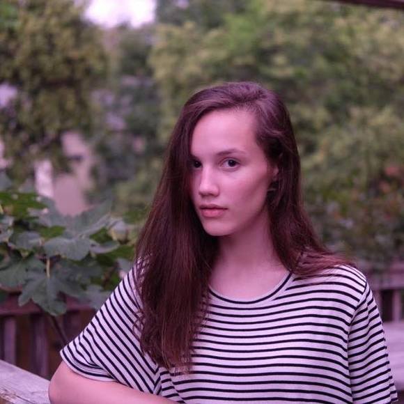 Meet your Posher, Chloe