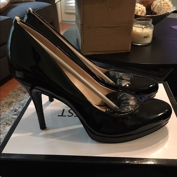 Black Patent Leather Kristal Pumps