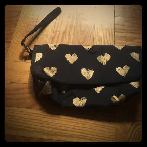 Lesportsac heart clutch. With wristlets option