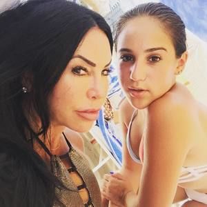 Meet your Posher, Michele