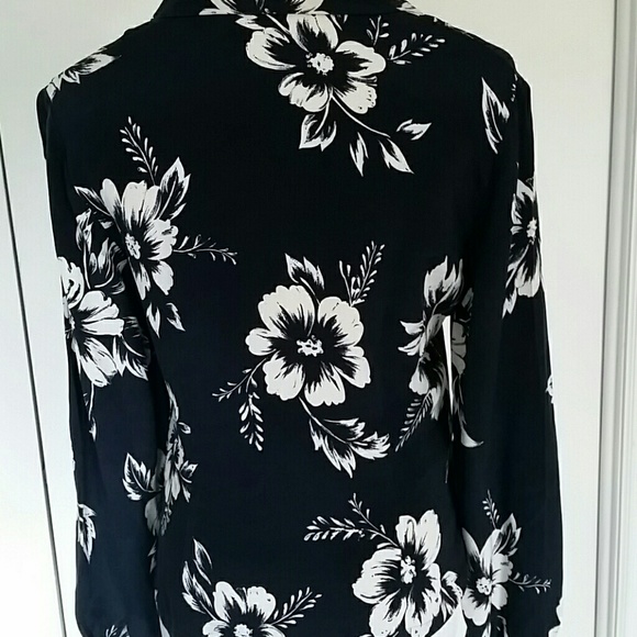 100% SILK DANA BUCHMAN BLOUSE - Picture 2 of 3