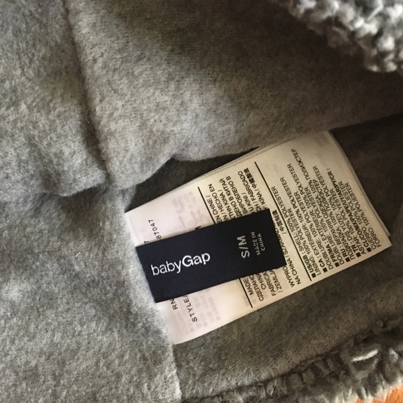 babyGap hat/mitten set - Picture 2 of 4