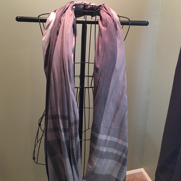 Grey and White Blanket Scarf - Picture 2 of 4