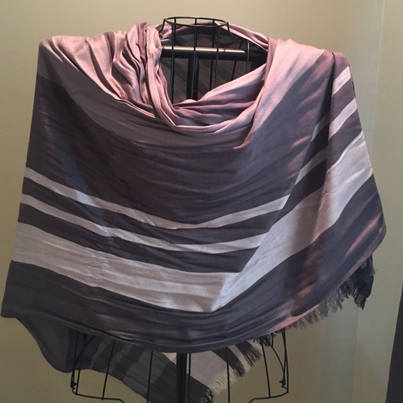 Grey and White Blanket Scarf - Picture 3 of 4