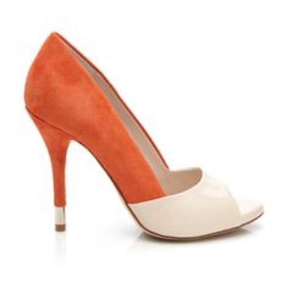 BCBGENERATION IZZIE PUMP