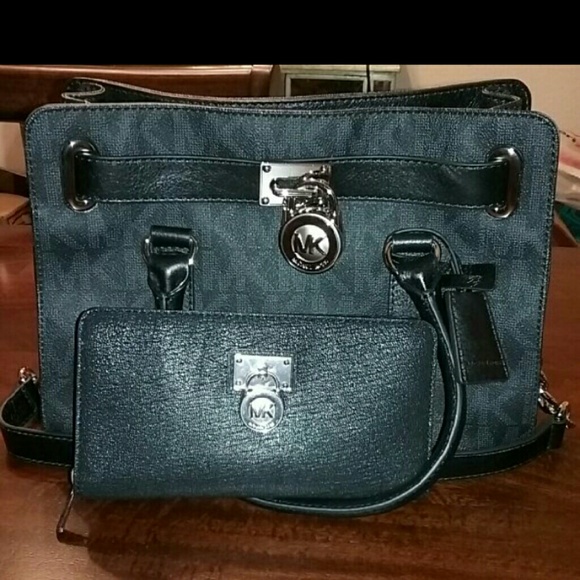 Micheal Kors Hamilton bag with matching wallet