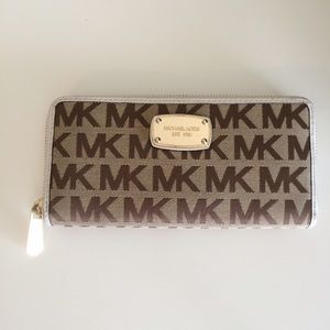 Michael Kors Jet Set Continental Wallet