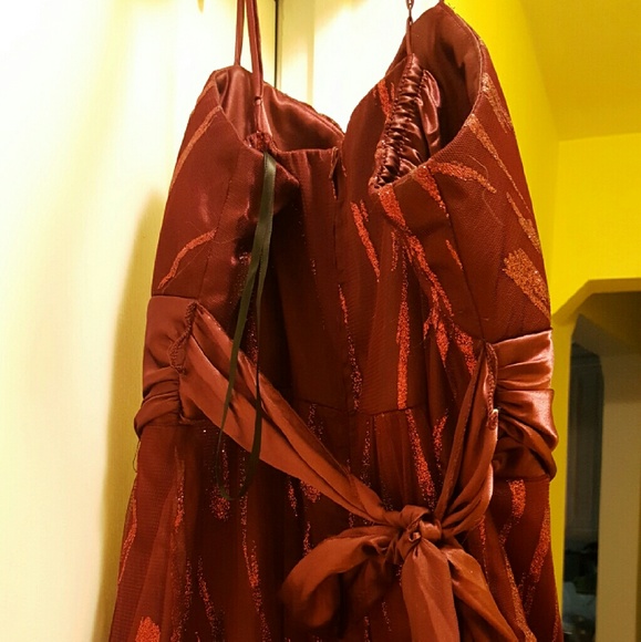 Dress - Picture 2 of 4