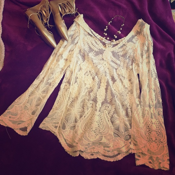 Tobi Off White Lace Bell Sleeve Top