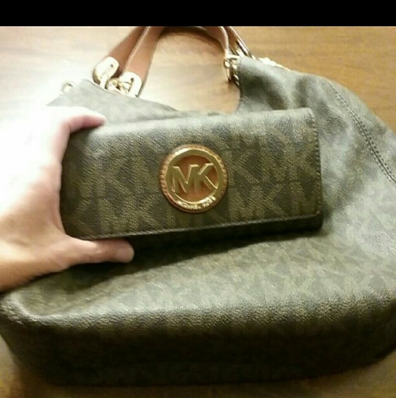 Micheal Kors Logo shoulder bag/matching wallet - Picture 2 of 4