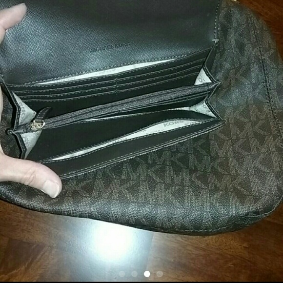 Micheal Kors Logo shoulder bag/matching wallet - Picture 3 of 4