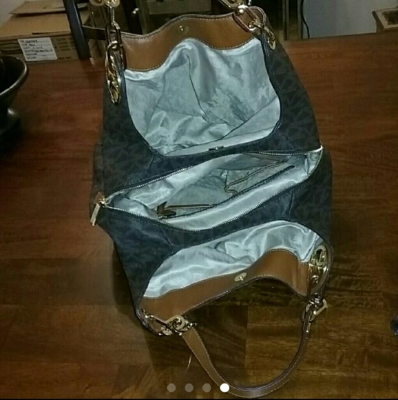 Micheal Kors Logo shoulder bag/matching wallet - Picture 4 of 4