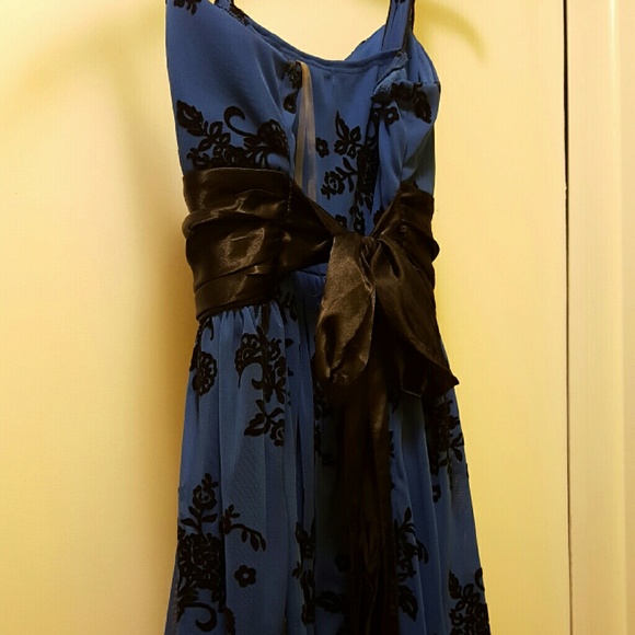 Dress - Picture 2 of 3