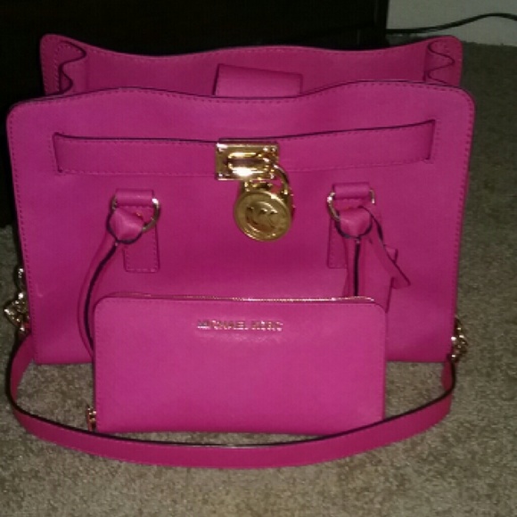 Micheal Kors Hamilton bag with matching wallet - Picture 2 of 2