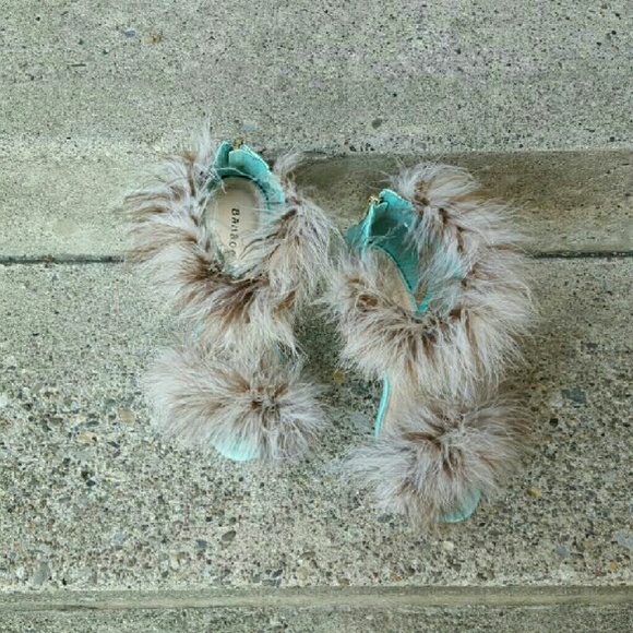 Fur heels - Picture 3 of 3