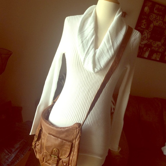 🍁White Cowl Neck Sweater🍁