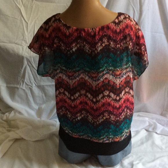 Flowy Pink/Blue pattern top - Picture 2 of 2
