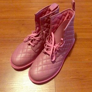 NWOT Dr. Martin Bubblegum Pink Boots