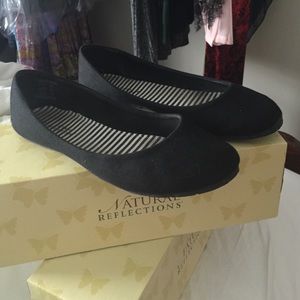 Flat black shoes