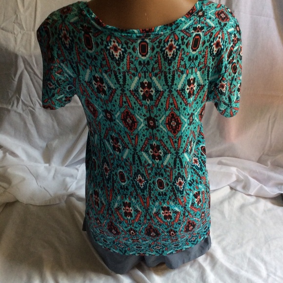 Blue/Red Pattern Top - Picture 2 of 2