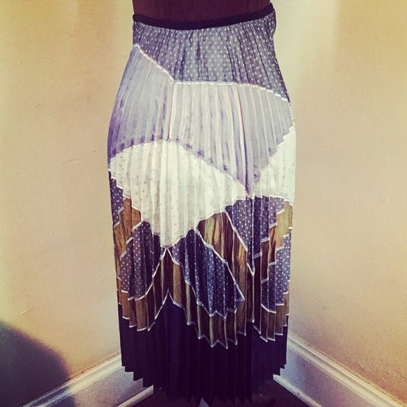 BCBG pleated skirt