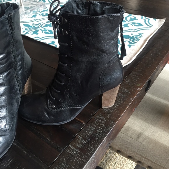 Steve Madden Lace up booties - Picture 2 of 4