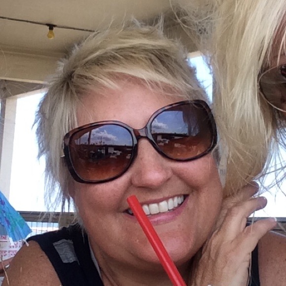 Meet your Posher, Carla - Picture 3 of 4