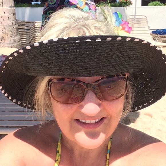 Meet your Posher, Carla - Picture 4 of 4