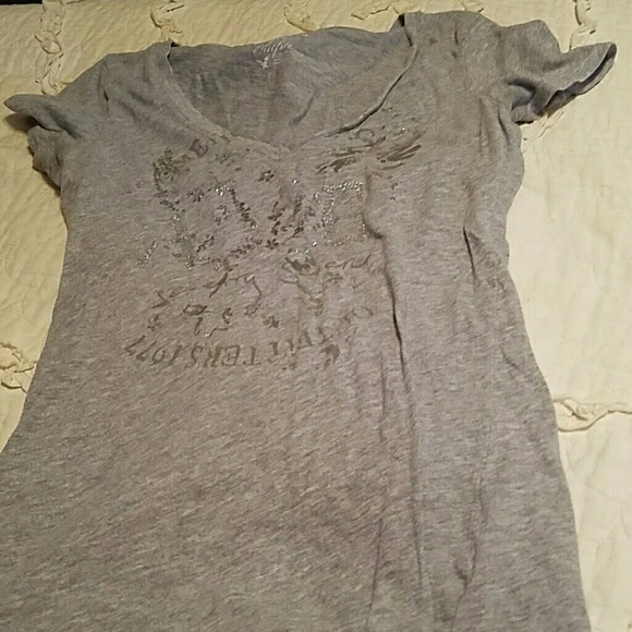 American Eagle small grey v neck w/ embellishment