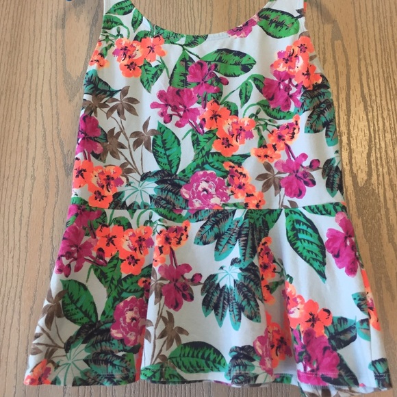 Express Peplum Tank - Picture 2 of 3